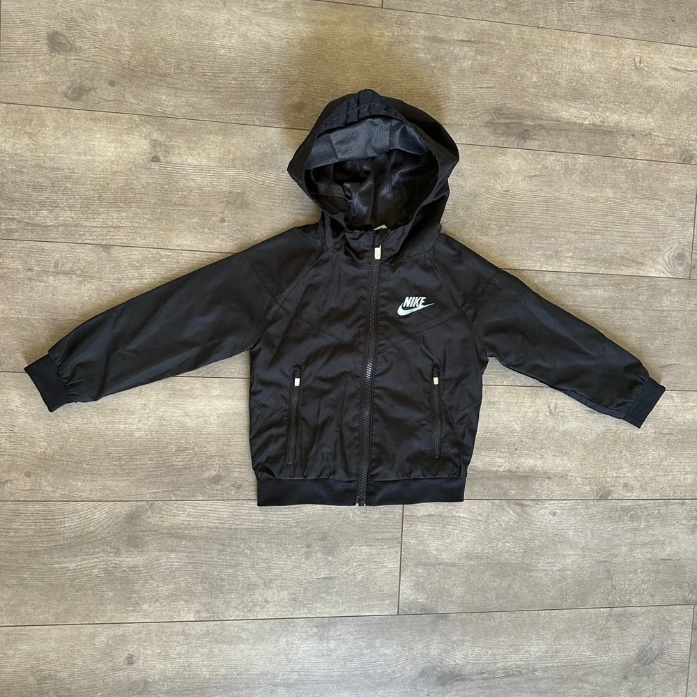 Nike Toddler Unisex Black White NSW Windbreaker Hooded Zip Jacket Like New